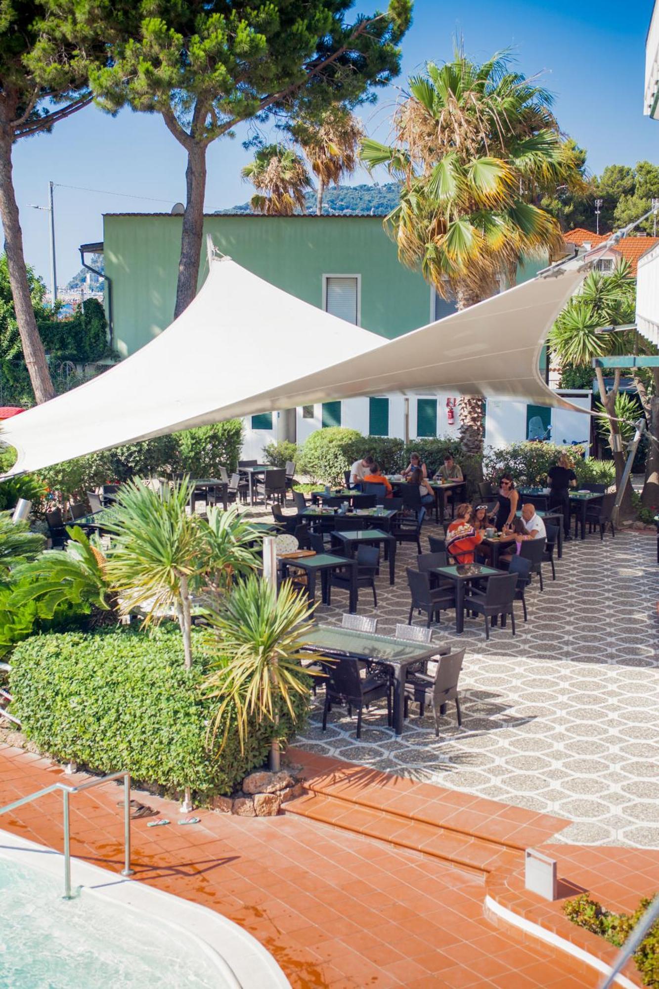 דיאנו מרינה Hotel Gabriella מראה חיצוני תמונה