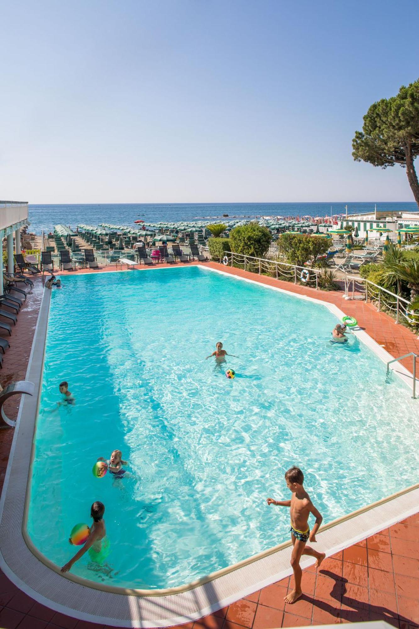דיאנו מרינה Hotel Gabriella מראה חיצוני תמונה
